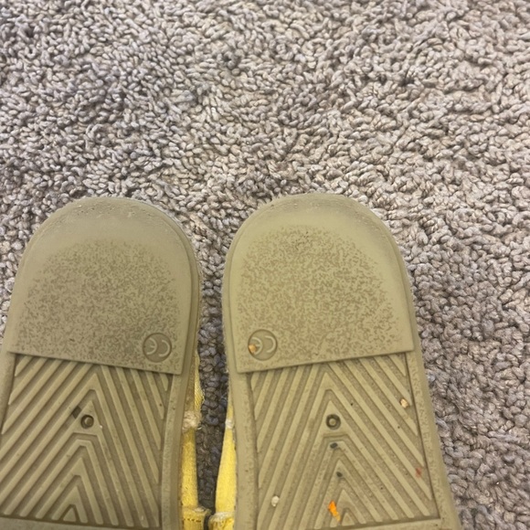 Yellow slip on Shoes - Picture 6 of 7